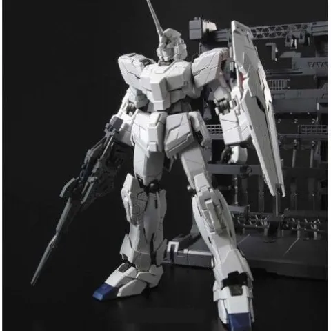 Bandai Hobby RX-0 Unicorn Gundam HD Color with MS Cage MG 1/100 Model Kit