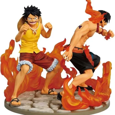 Bandai One Piece Ichibansho Ace and Luffy Dramatic Memories Revible Moment Figure