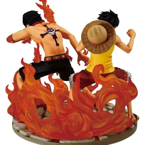 Bandai One Piece Ichibansho Ace and Luffy Dramatic Memories Revible Moment Figure