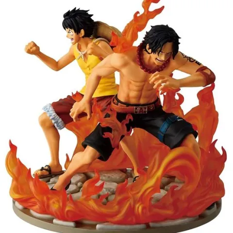 Bandai One Piece Ichibansho Ace and Luffy Dramatic Memories Revible Moment Figure