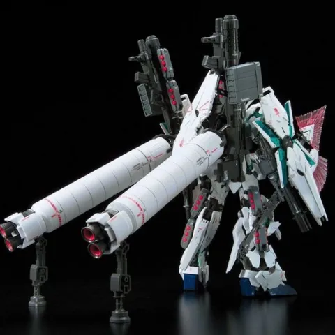 Bandai RG #30 Gundam Unicorn RX-0 Full Armor Unicorn 1/144 Scale Model Kit
